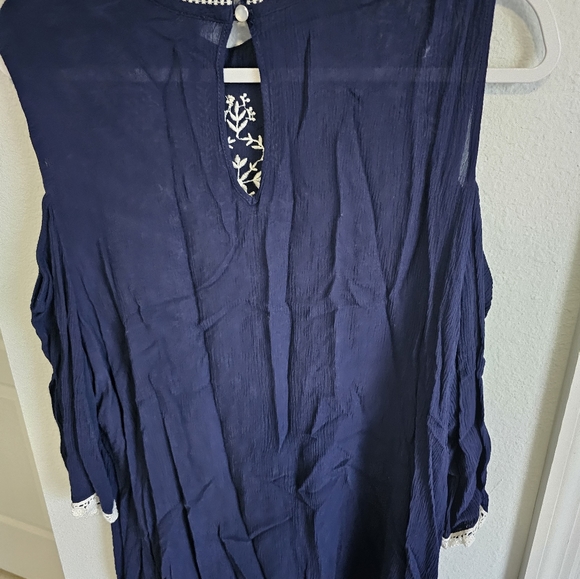 Tops - Picture 4 of 4